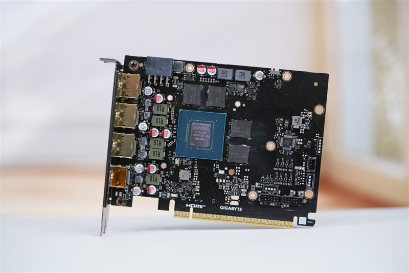 技嘉RTX 5060小雕首发评测：超越RTX 4060 Ti！2K也有一战之力