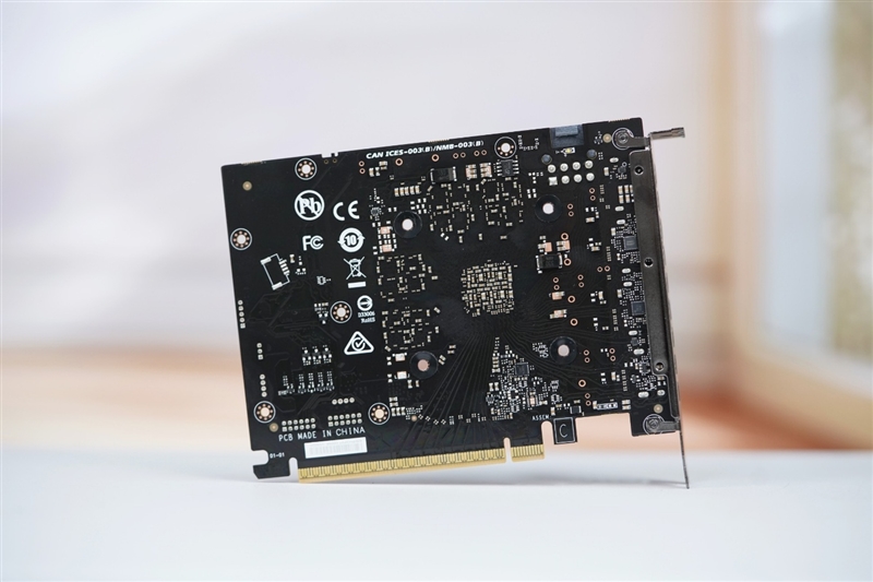 技嘉RTX 5060小雕首发评测：超越RTX 4060 Ti！2K也有一战之力