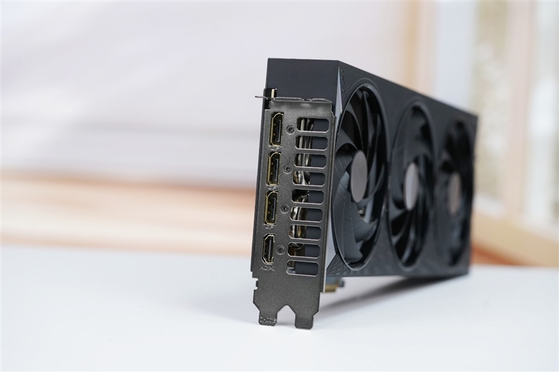 技嘉RTX 5060小雕首发评测：超越RTX 4060 Ti！2K也有一战之力