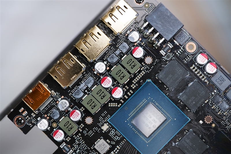 技嘉RTX 5060小雕首发评测：超越RTX 4060 Ti！2K也有一战之力