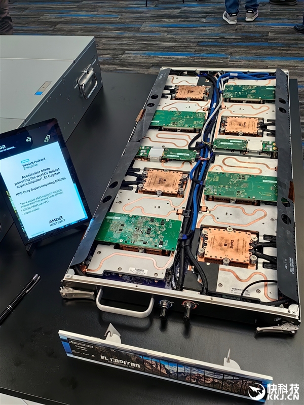 AMD首次公开未来两代EPYC：Zen6性能飙升70％！