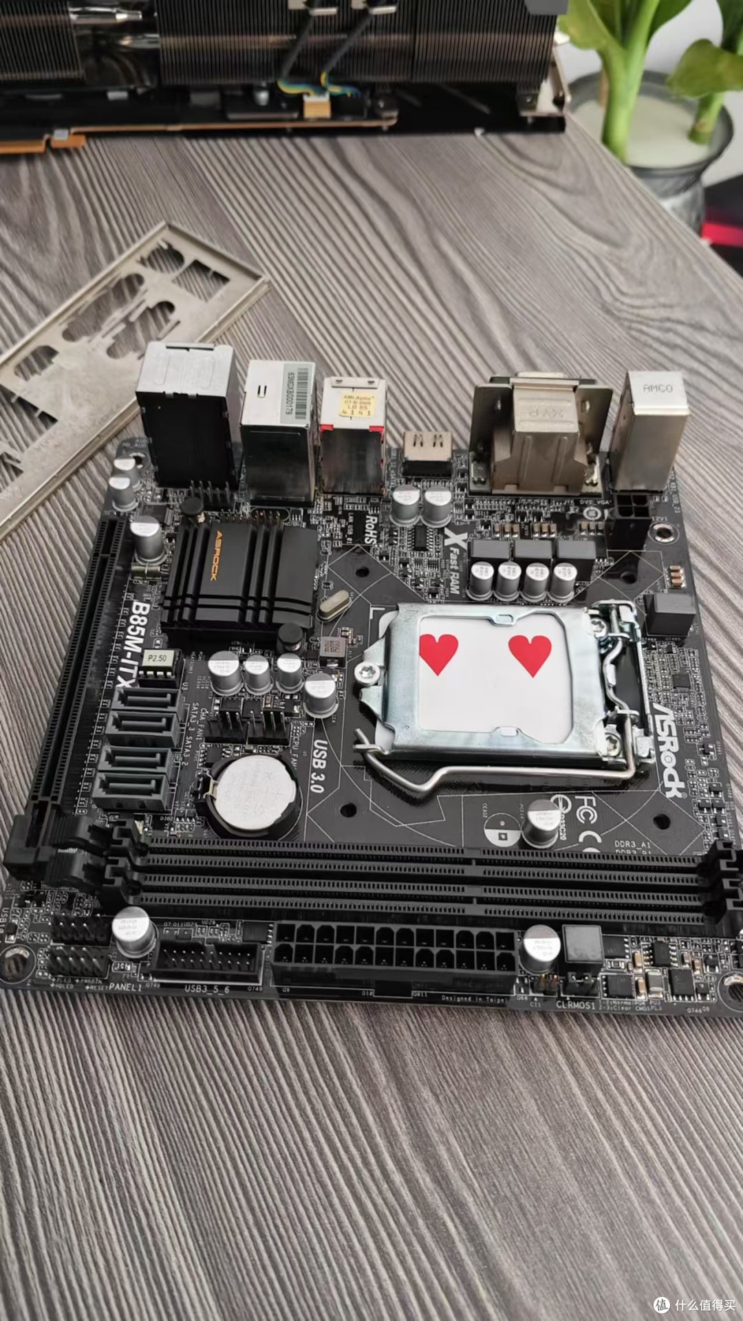 128M4级缓存游戏加成130元E3-1285V4处理器免费最强核心显卡P6300