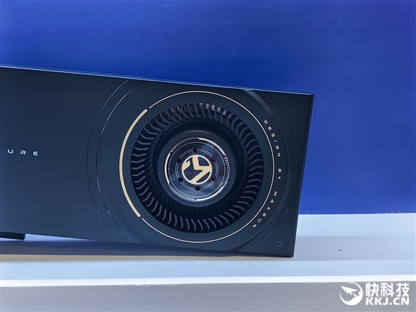 四卡八芯192GB显存！铭瑄秀Intel锐炫Pro B60显卡工作站