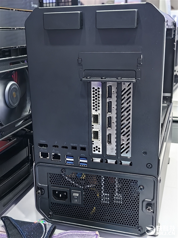 四卡八芯192GB显存！铭瑄秀Intel锐炫Pro B60显卡工作站