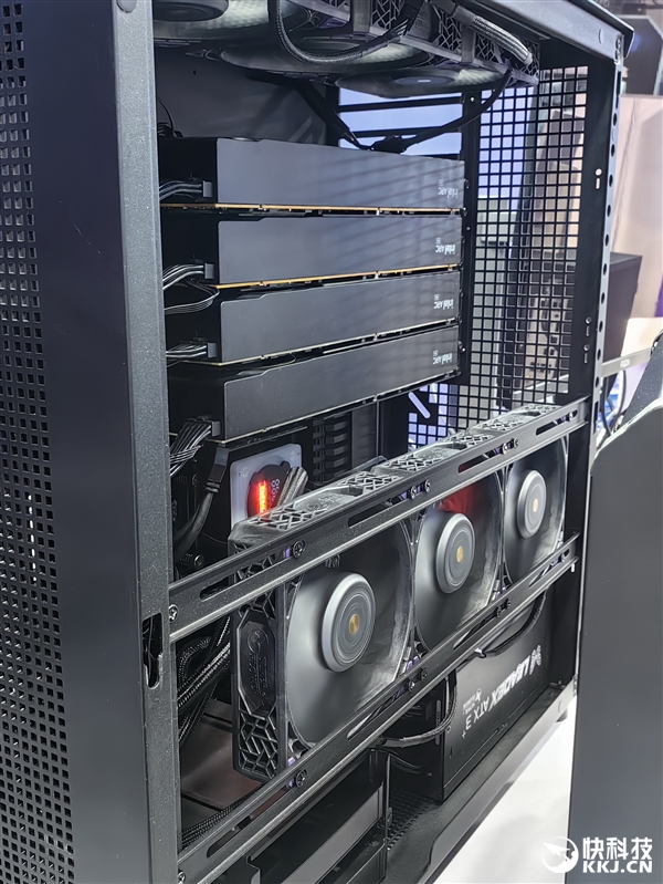 四卡八芯192GB显存！铭瑄秀Intel锐炫Pro B60显卡工作站