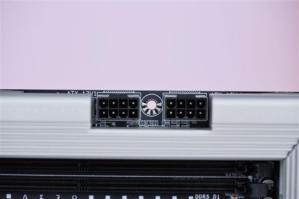 最强桌面CPU座驾！技嘉TRX50 AERO D主板图赏