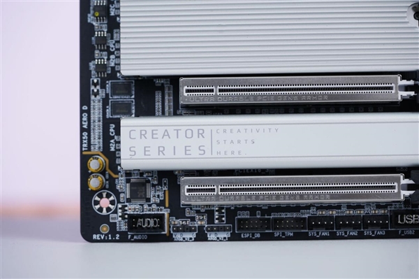 最强桌面CPU座驾！技嘉TRX50 AERO D主板图赏