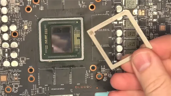 修复可能性0.1%！从烤箱走出来的RX 7800 XT：重新焊接核心+显存起死回生