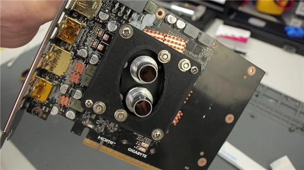 RTX 5050借冰箱散热：频率激增23%至3.5GHz！打破世界纪录