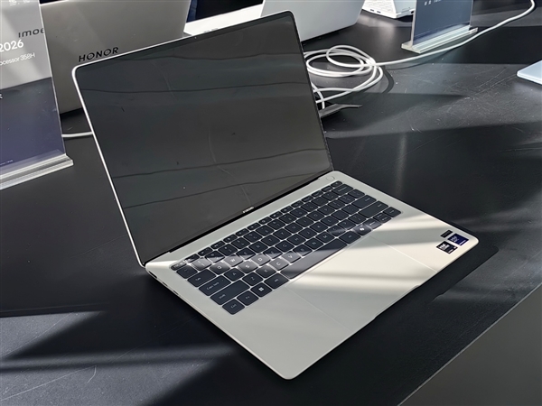 Intel Panther Lake第一波笔记本蜂拥而至！联想首发新内存、小米唯一不亮屏
