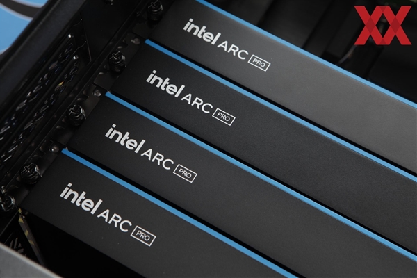 Intel锐炫Pro B70四卡并联首测！功耗达720W