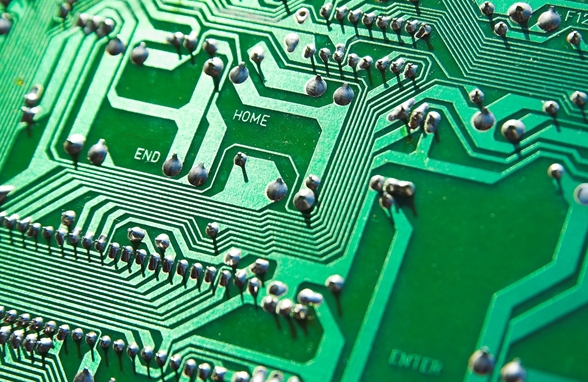 手机电脑又要涨价！全球70% PCB关键基材产能被伊朗炸没了