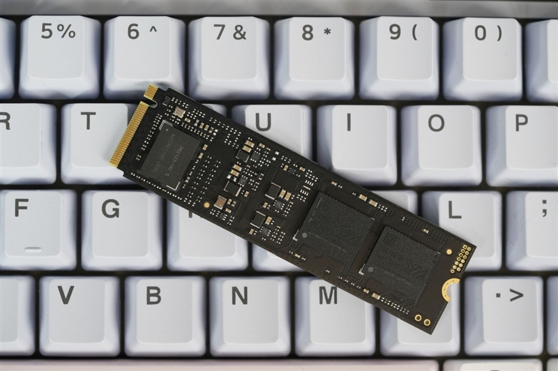 无缓PCIe5.0 SSD性能天花板！长江存储致态TiPlus9100 2TB评测：顺序读取超12G/s，4K 媲美旗舰