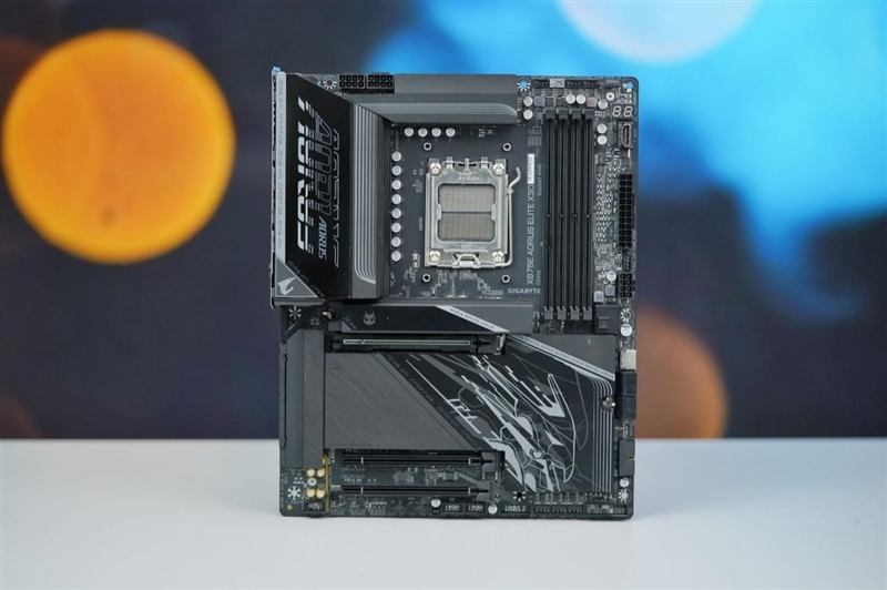 EXPO ULL到底有多强！技嘉X870E AORUS ELITE X3D主板评测：一键提升5%游戏帧率