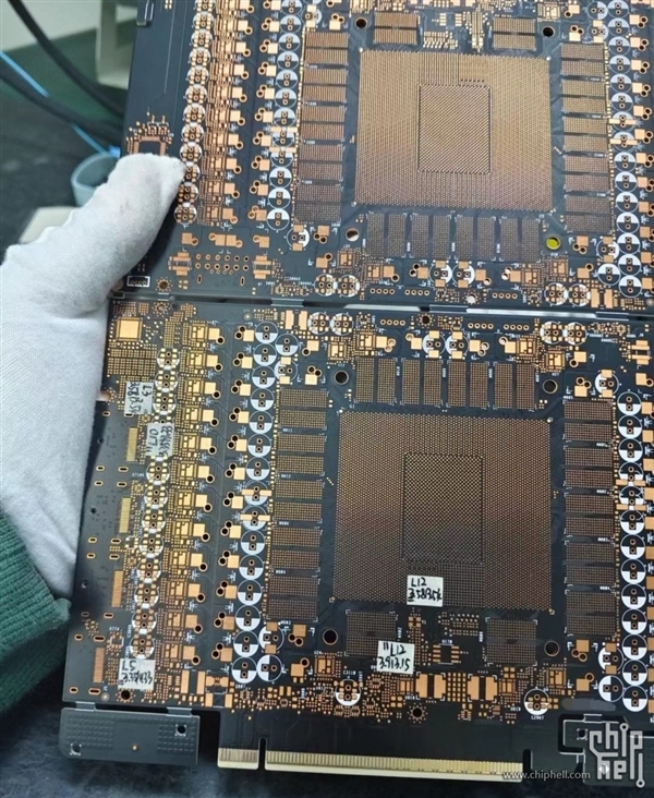 RTX 5090公版太奢华了！16+6+7相供电、14层PCB