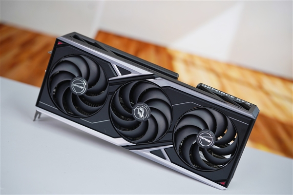 百帧游戏利器！七彩虹iGame RTX 5070 Ti Vulcan OC图赏