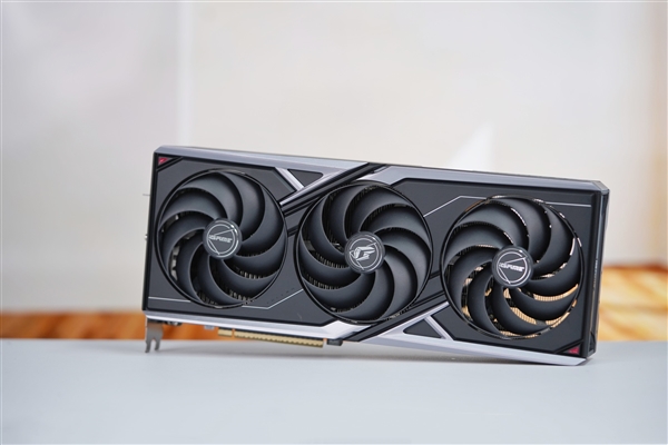 百帧游戏利器！七彩虹iGame RTX 5070 Ti Vulcan OC图赏