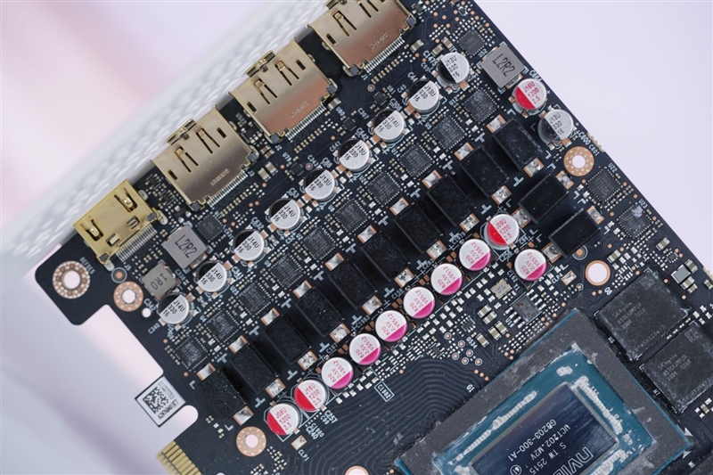 电竞叛客RTX 5070 Ti MAX显卡评测：300W性能释放畅玩4K 隐藏电源线设计海景房绝配