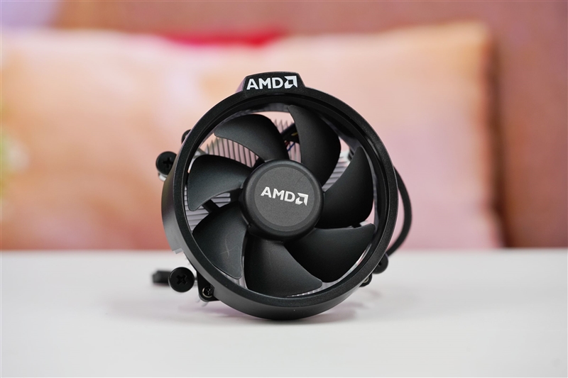 只用一半功耗 就赢了i5-14600K！AMD锐龙5 9500F评测