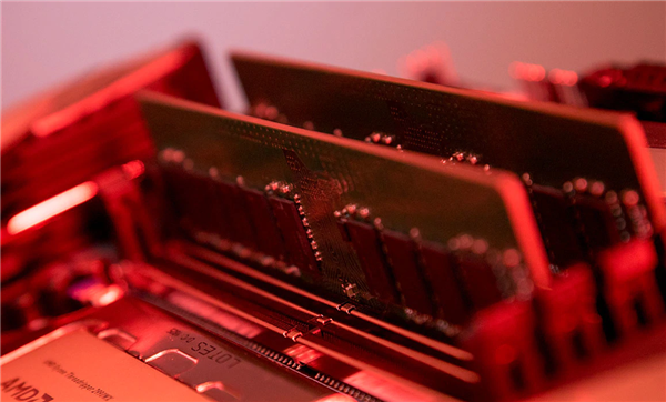 去年7月买1600元现已涨至7800元！DDR5内存一年涨幅419%