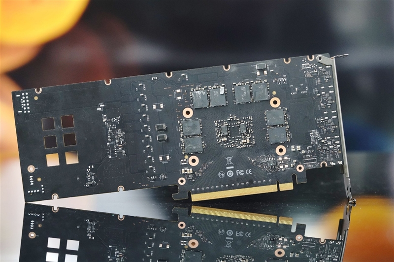 32GB显存才是第一生产力！英特尔锐炫 Pro B70评测：中小企业AI降本神器
