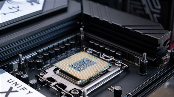6700K到270K Plus十年旗舰同台！Intel CPU全测完：13900K之后游戏性能再无惊喜