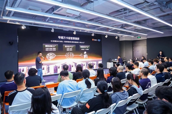 国产GPU历史性一刻！摩尔线程S5000具身训练曲线追平国际主流：真机成功率达92%